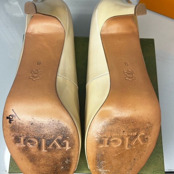 Classic Richard Tyler Nude Patent Leather Peep-Toe Heels | Size 9 - Picture 6 of 6